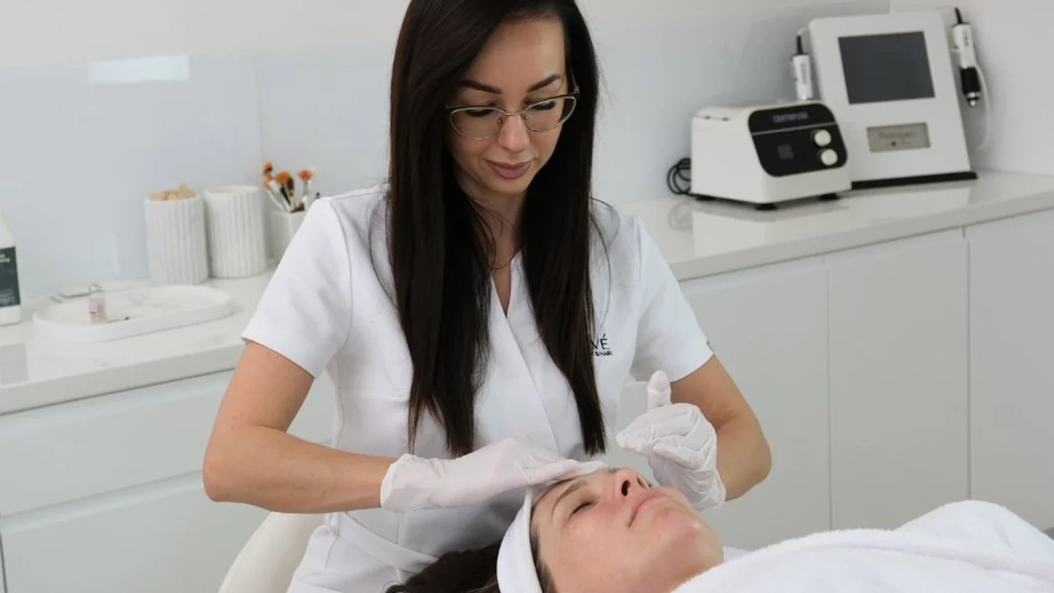 Zabieg BioRePeel na twarz w gabinecie PRIVE Beauty & Hair w Gdańsku