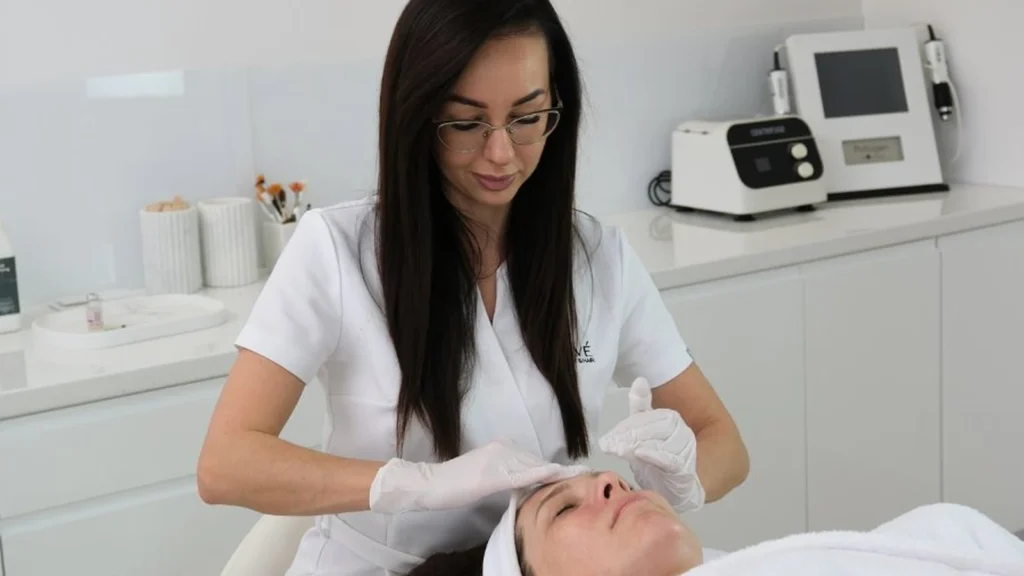 Zabieg Dottore Rossatore Xpress na cerę naczyniową w PRIVE Beauty & Hair w Gdańsku