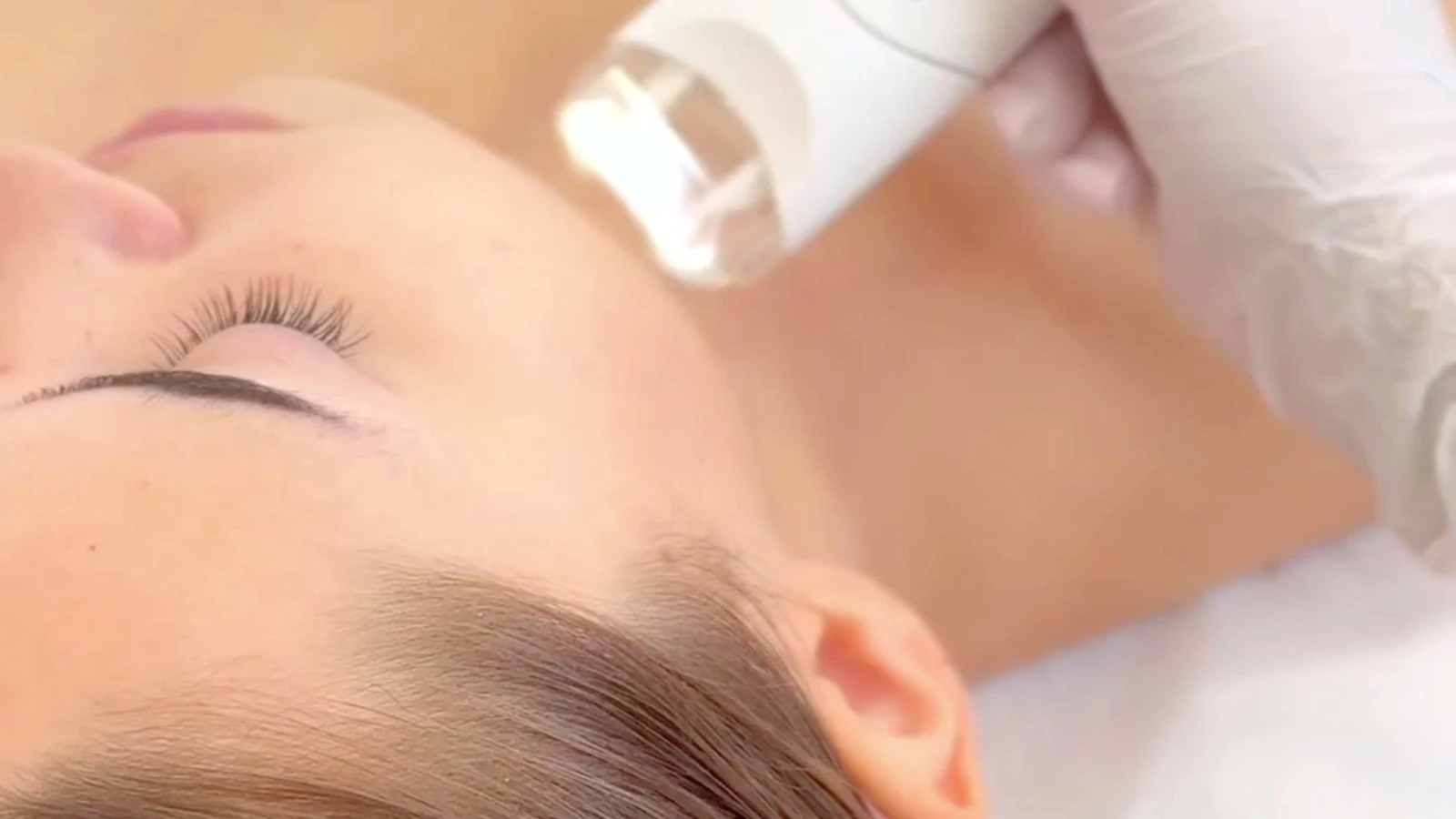 Ujędrnianie skóry twarzy głowicą Endermolift w PRIVE Beauty & Hair Gdańsk