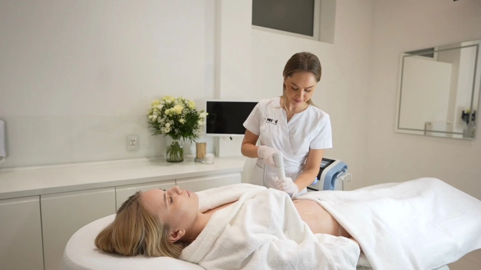 Zabieg falą uderzeniową na ciało w gabinecie PRIVE Beauty & Hair Gdańsk