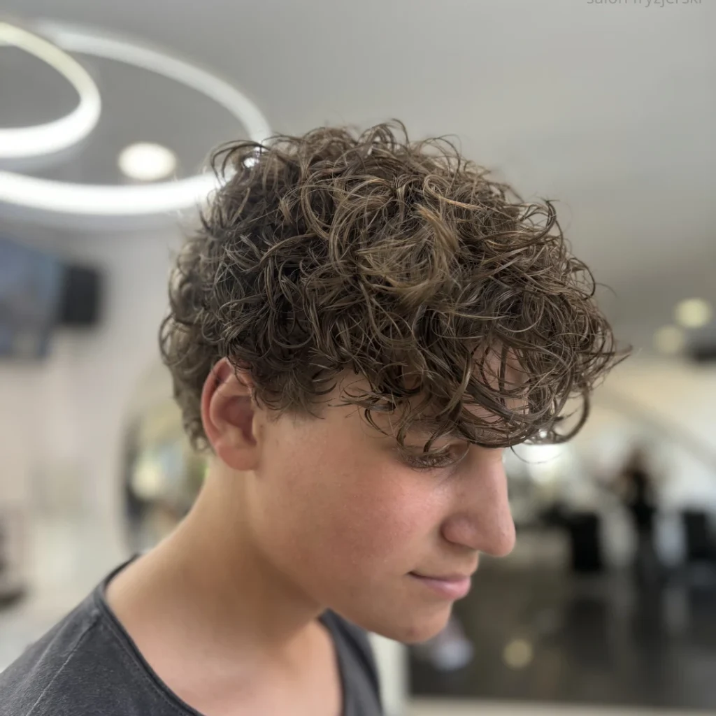 Trwała ondulacja – sprężyste loki w PRIVE Beauty & Hair Gdańsk