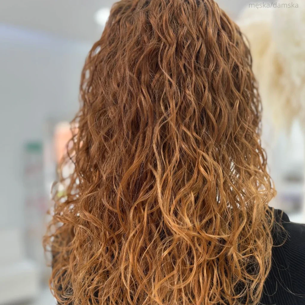 Trwała ondulacja – objętość włosów w PRIVE Beauty & Hair Gdańsk