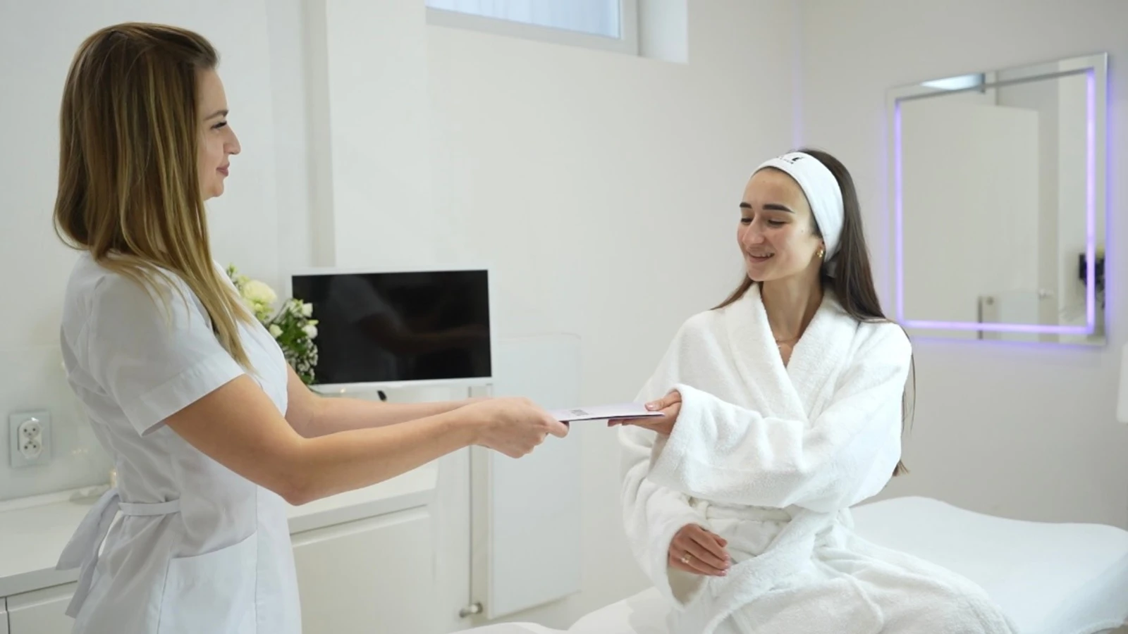 Konsultacja przed zabiegiem fotoodmładzania w PRIVE Beauty & Hair Gdańsk