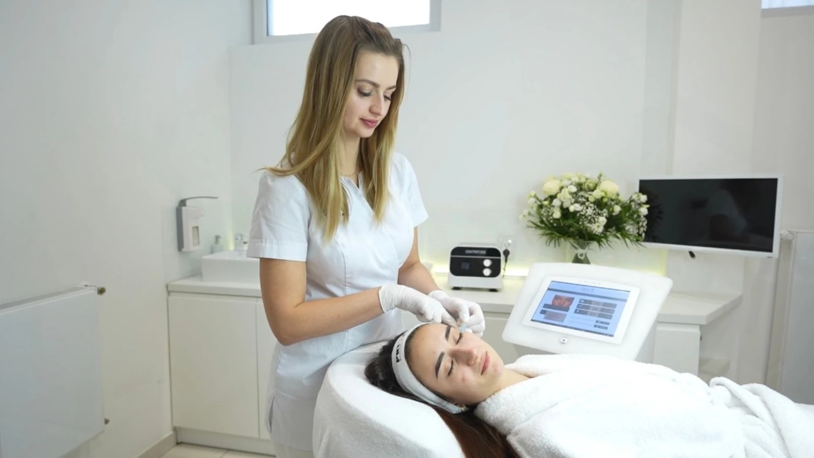Zabieg karboksyterapii twarzy w gabinecie PRIVE Beauty & Hair w Gdańsku