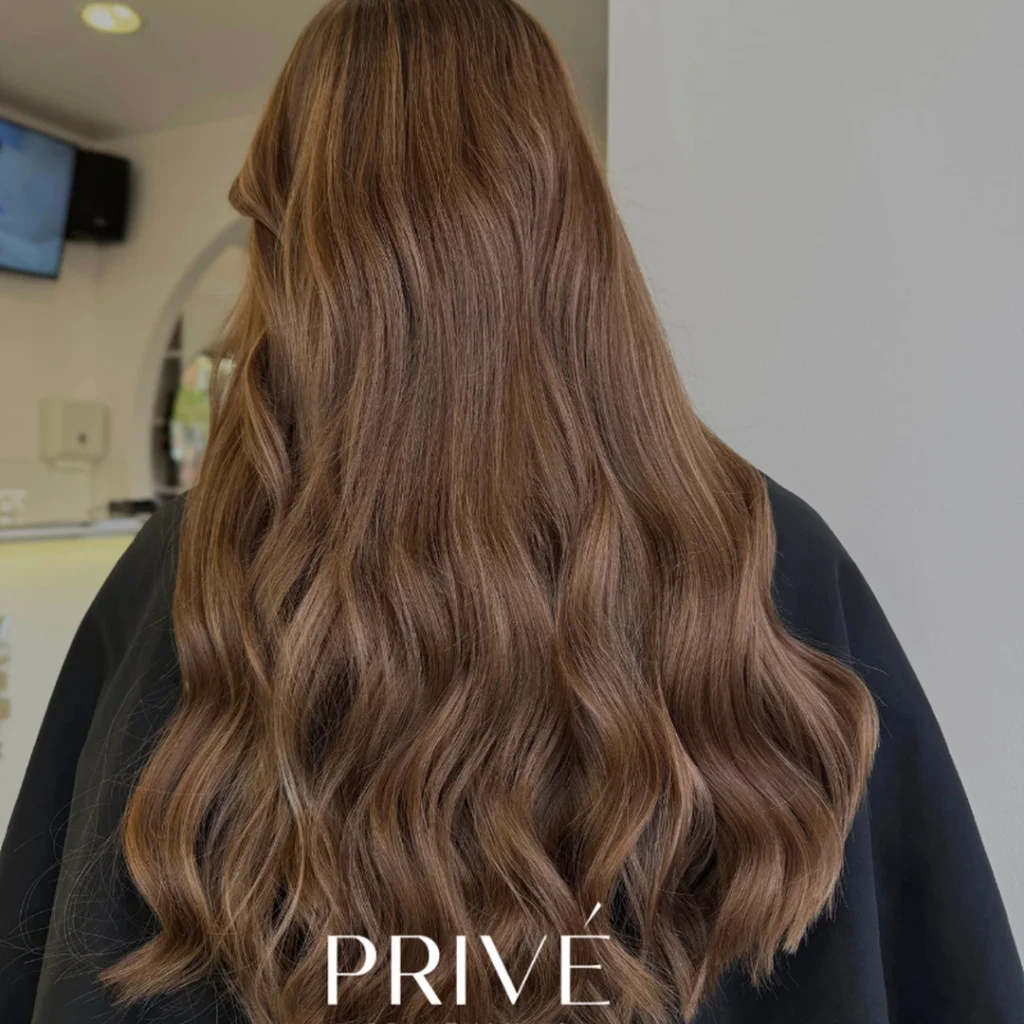 Koloryzacja włosów – rozjaśnienie i chłodny blond w PRIVE Beauty & Hair w Gdańsku