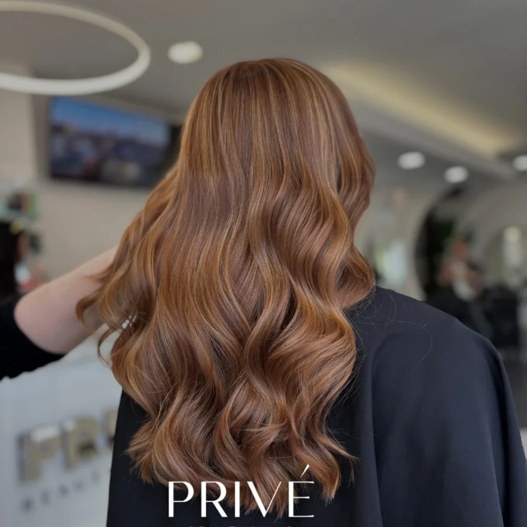 Koloryzacja włosów – wyrównanie koloru w PRIVE Beauty & Hair w Gdańsku