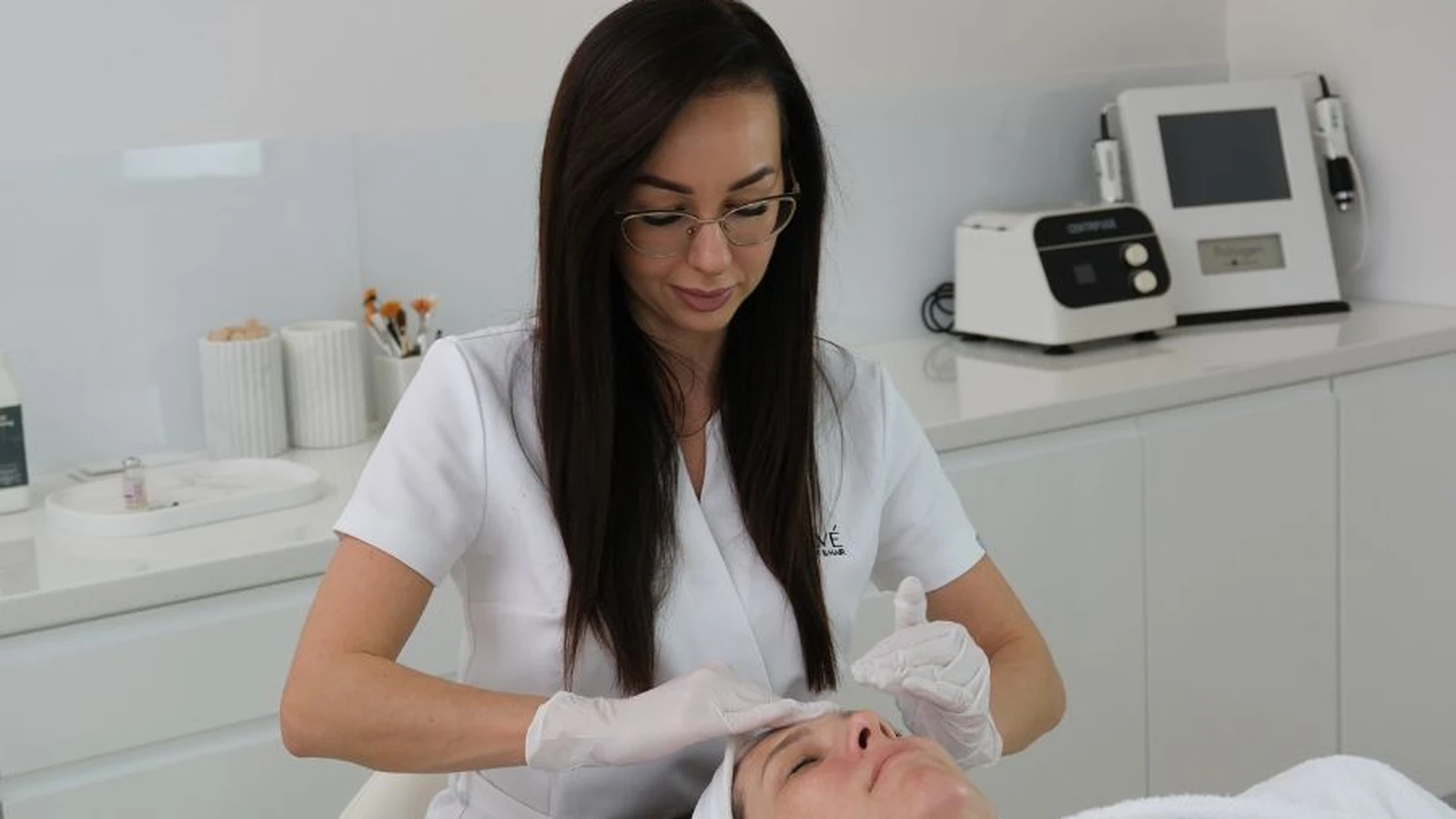 Laserowe leczenie trądziku różowatego twarzy w PRIVE Beauty & Hair Gdańsk