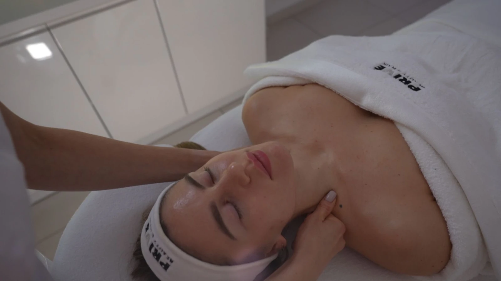 Liftingujący masaż twarzy Kobido w PRIVE Beauty & Hair Gdańsk