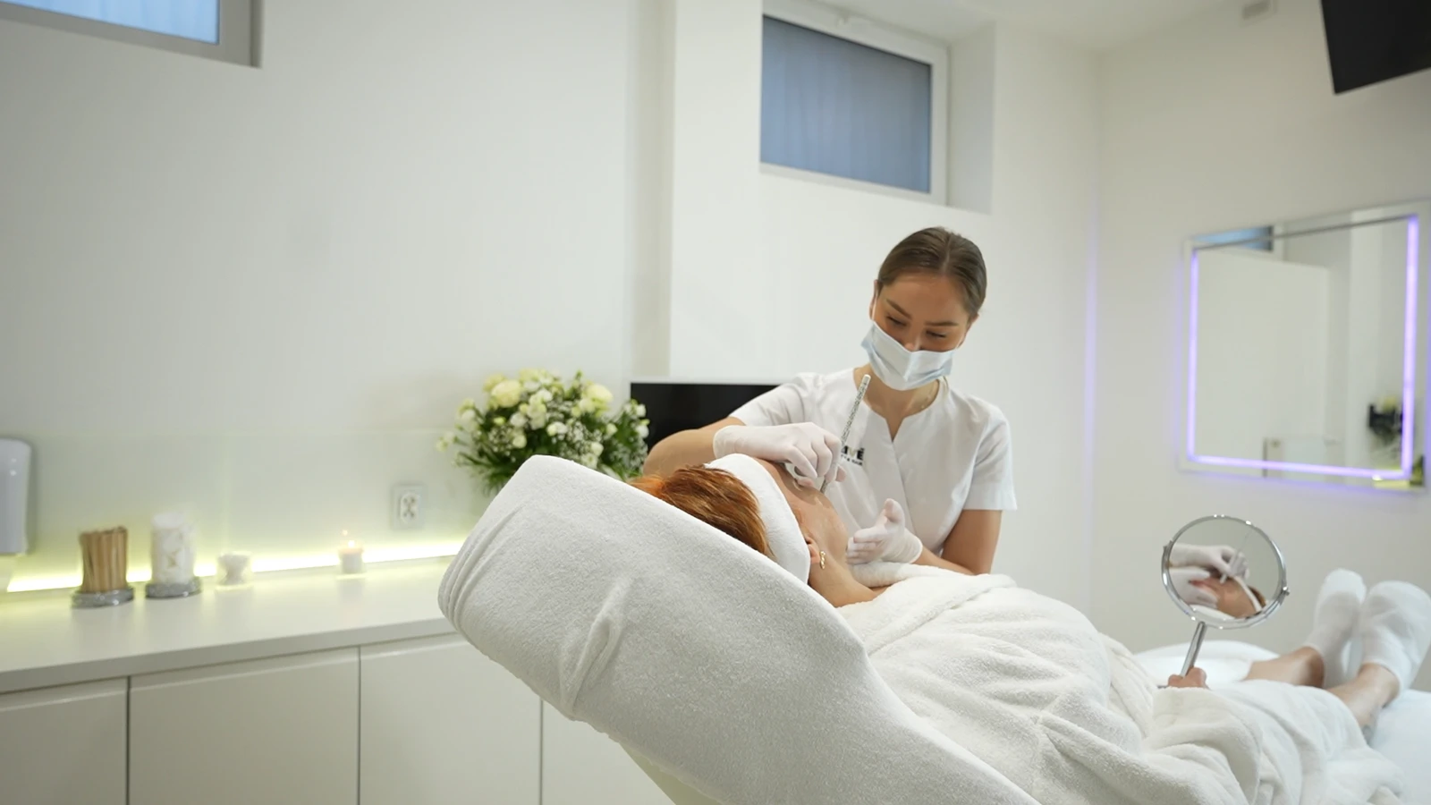 Zabieg mezoterapii igłowej twarzy w gabinecie PRIVE Beauty & Hair w Gdańsku