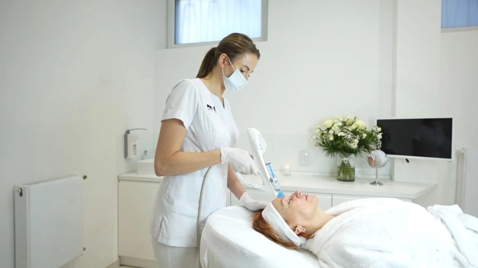 Zabieg mezoterapii z Vital Injector w gabinecie PRIVE Beauty & Hair w Gdańsku