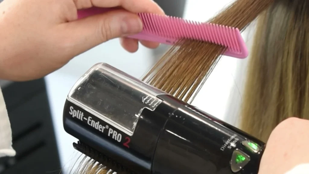 Polerowanie włosów maszynką Split-Ender w PRIVE Beauty & Hair w Gdańsku
