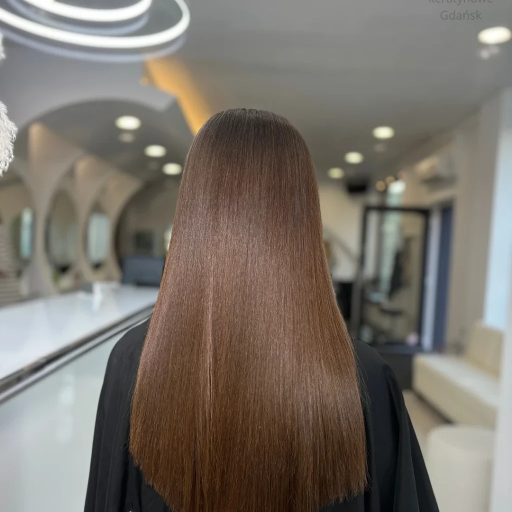 Prostowanie keratynowe – gładkie, proste i lśniące włosy po zabiegu w PRIVE Beauty & Hair Gdańsk