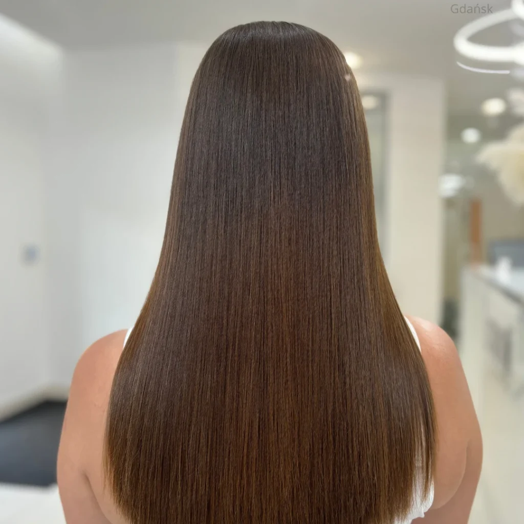 Prostowanie keratynowe – gładkie, proste i lśniące włosy po zabiegu w PRIVE Beauty & Hair Gdańsk