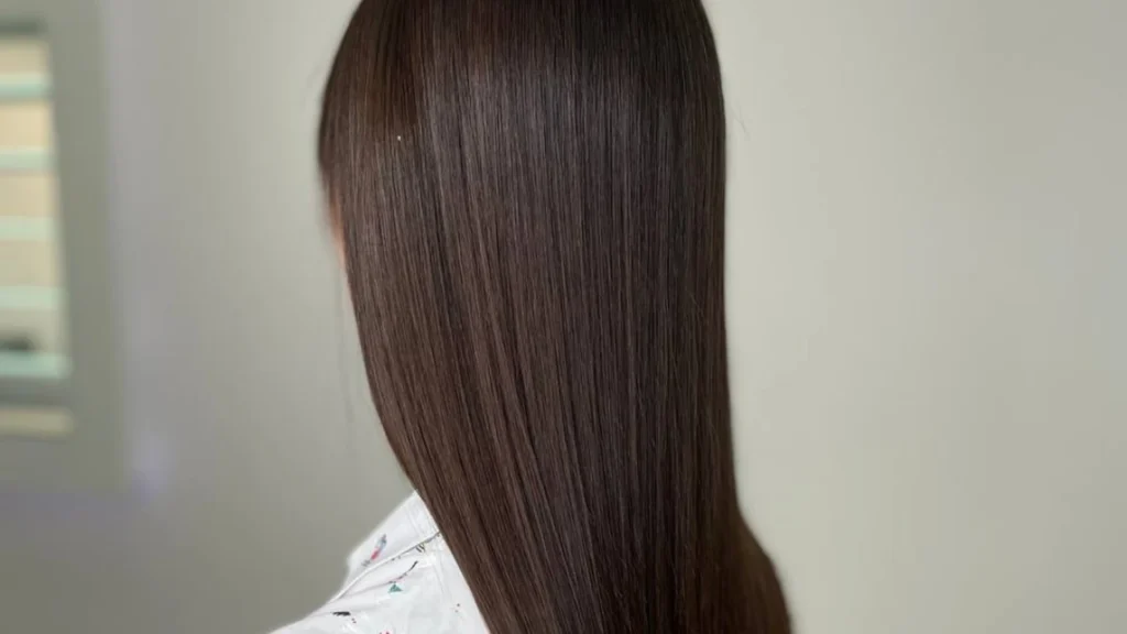 Efekt prostowania keratynowego – gładkie, proste włosy w PRIVE Beauty & Hair w Gdańsku