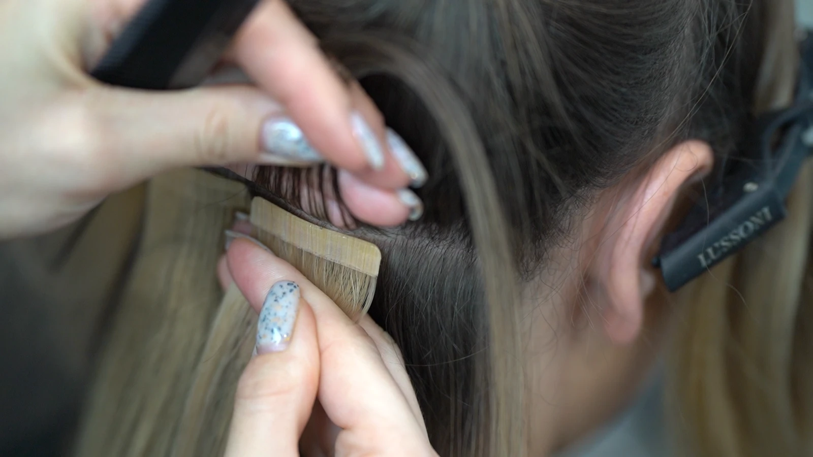 Mocowanie pasm do przedłużania włosów w PRIVE Beauty & Hair Gdańsk