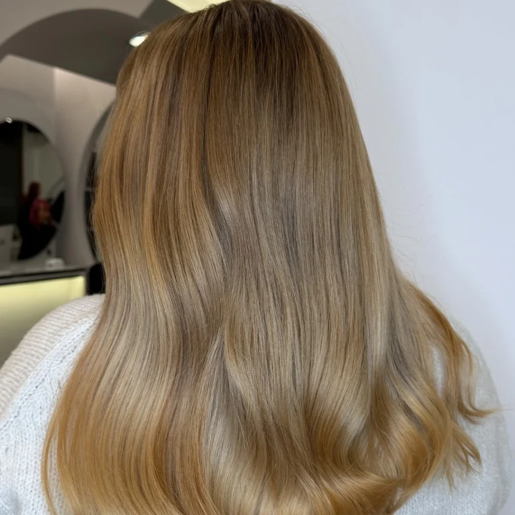Rekonstrukcja włosów – zdrowe i lśniące włosy po zabiegu w PRIVE Beauty & Hair Gdańsk