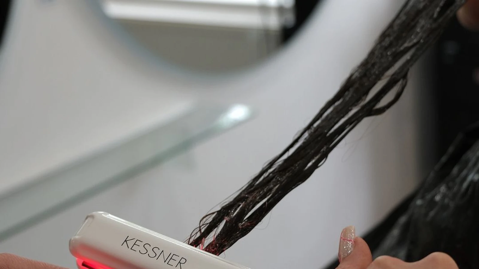Zabieg rekonstrukcji włosów w salonie PRIVE Beauty & Hair Gdańsk
