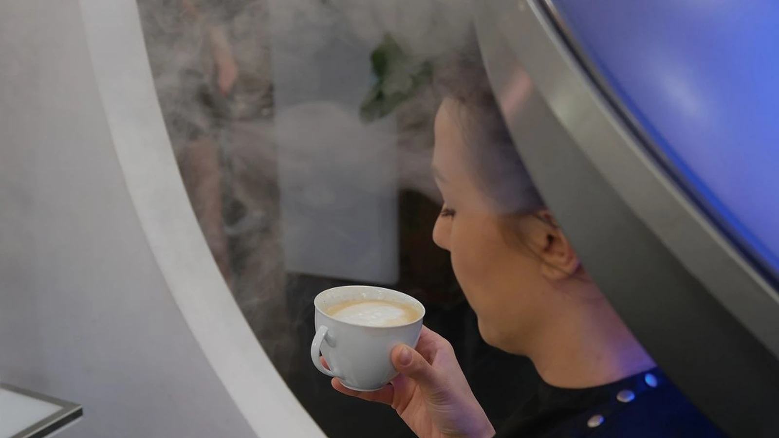 Relaks podczas rytuału SPA dla włosów w salonie PRIVE Gdańsk