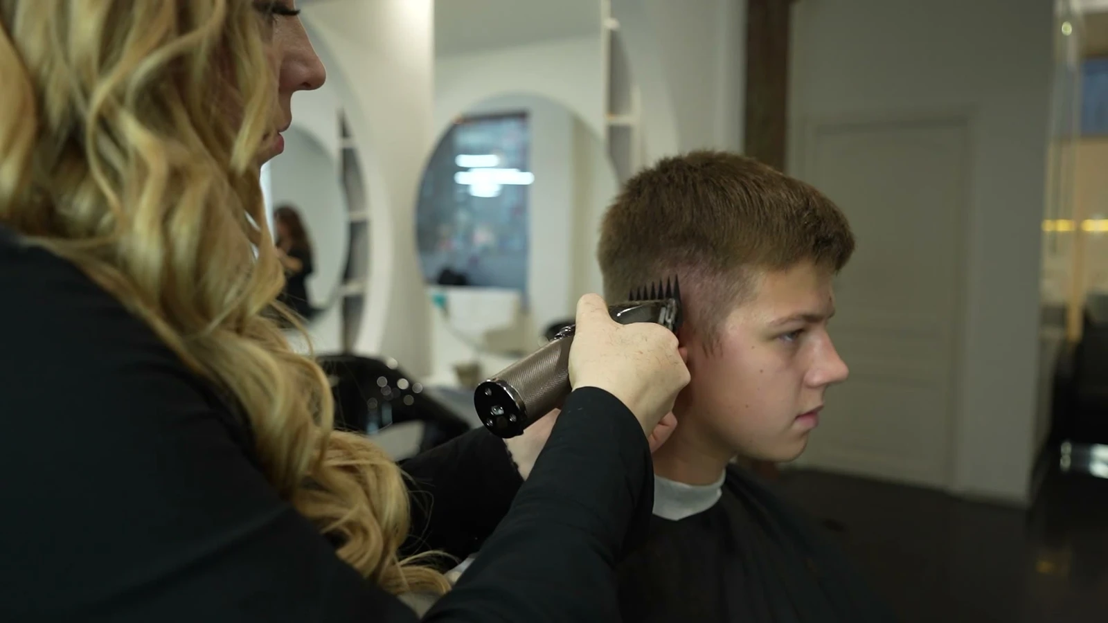 Stylizacja męskiej fryzury w PRIVE Beauty & Hair Gdańsk