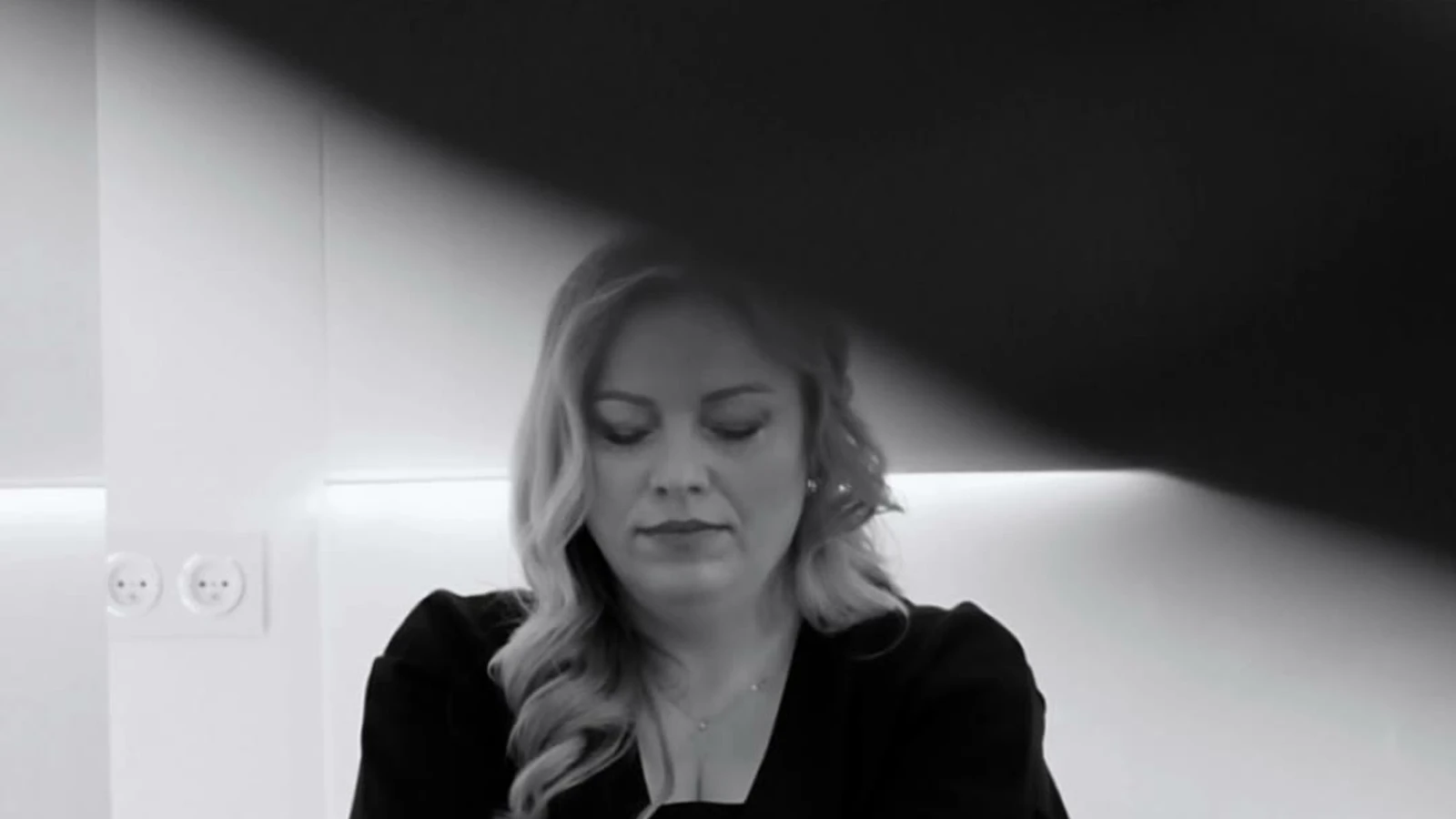 Praca stylisty nad fryzurą w salonie PRIVE Beauty & Hair Gdańsk
